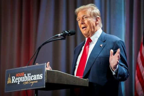 Ông Trump áp thuế cao chót vót với hàng Trung Quốc, Canada, Mexico