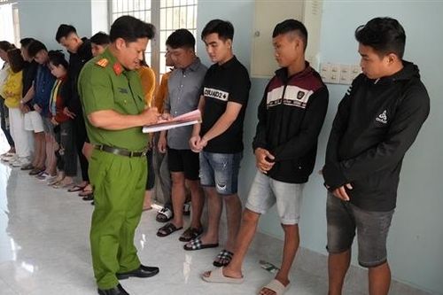 Nhóm thanh niên thuê nhà nghỉ phê ma túy tối mùng 3 Tết