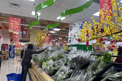 Ngày mùng 5 Tết: Rau xanh, đậu phụ đắt hàng