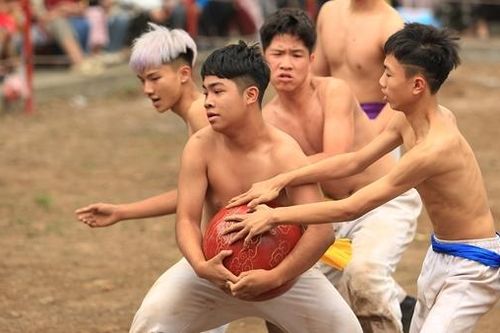Về Thúy Lĩnh xem vật cầu