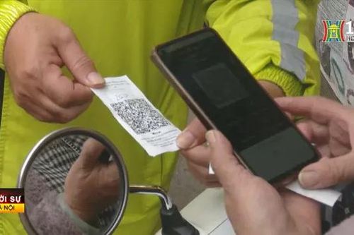 Duy trì hiệu quả thu phí giữ xe không dùng tiền mặt
