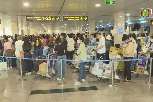 Sân bay đón lượng khách kỷ lục ngày mùng 5 Tết