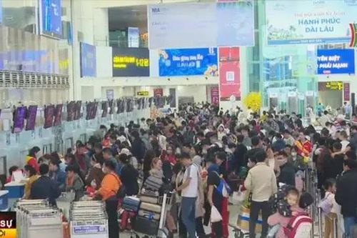 Mùng 5 Tết: 26.000 hành khách đến sân bay Nội Bài