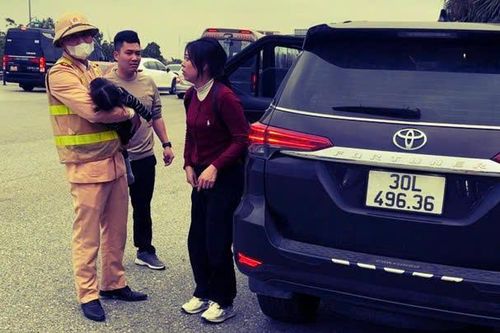 Mở đường trên cao tốc, cứu kịp thời cháu bé nguy kịch