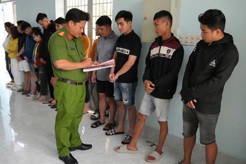 Kiểm tra nhà nghỉ dịp Tết, phát hiện 10 đối tượng dương tính ma túy