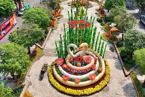 TP.HCM trưng bày linh vật rắn khổng lồ ở phố đi bộ Nguyễn Huệ đến hết tháng 2