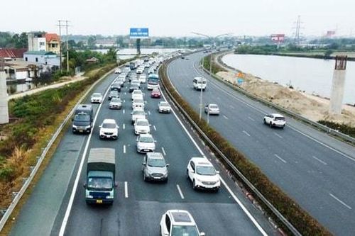 Người dân thuận tiện di chuyển về Thủ đô sau kỳ nghỉ Tết kéo dài