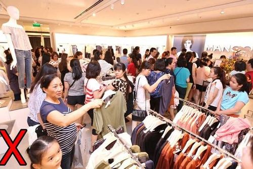 Đầu năm có nên mua quần áo không và những điều cấm kỵ là gì?