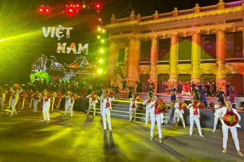 Chương trình nghệ thuật đặc biệt '95 năm - Ánh sáng soi đường'