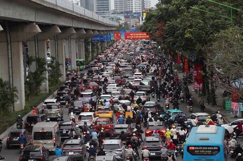 Người dân thuận lợi di chuyển trong ngày đầu đi làm sau kỳ nghỉ Tết
