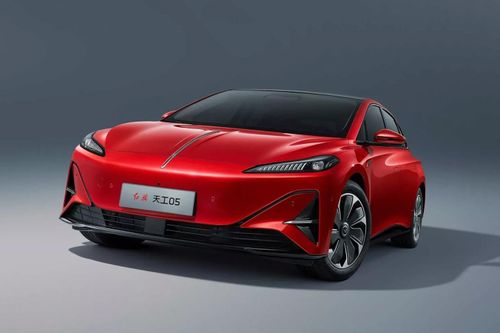 Hongqi ra mắt xe điện cạnh tranh với Tesla Model 3