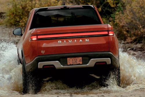Chủ xe bất ngờ với chi phí sửa chữa bán tải điện Rivian R1T