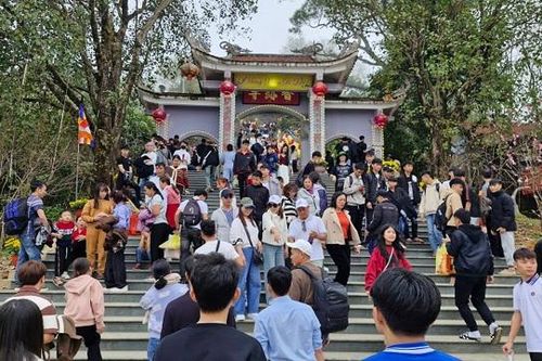 Hà Tĩnh: du Xuân ở 'Hoan Châu đệ nhất danh lam'