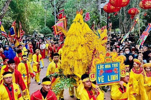 Khai hội Đền Sóc