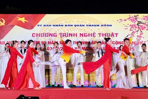 Biểu diễn nghệ thuật mừng Đảng, mừng Xuân tại quận Thanh Xuân
