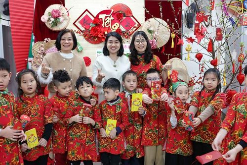 Học sinh Hà Nội trở lại trường sau kỳ nghỉ Tết