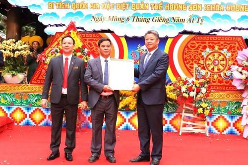 Hàng chục nghìn người dự khai mạc Lễ hội chùa Hương