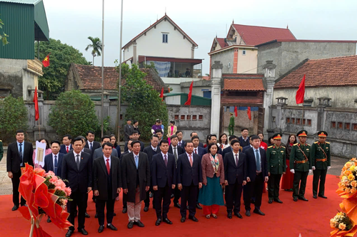 Dâng hương tại nơi thành lập Đảng bộ tỉnh Hải Dương