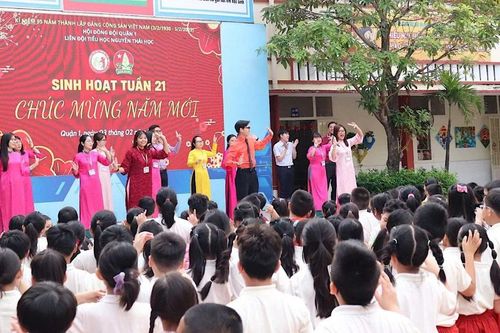 Đón học sinh trở lại trường với tinh thần mừng 95 năm Ngày thành lập Đảng