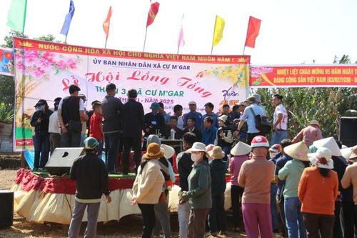 Đồng bào Tày Nùng Cư M'gar nhộn nhịp cầu may Lễ hội Lồng tồng
