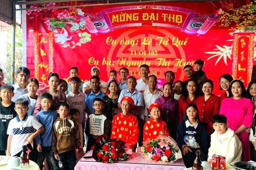 Bí quyết sống khỏe của cặp vợ chồng 'bách niên giai lão'