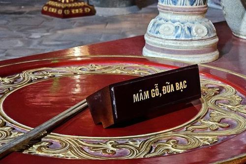 Khám phá chính điện dát vàng lớn nhất Thanh Hóa