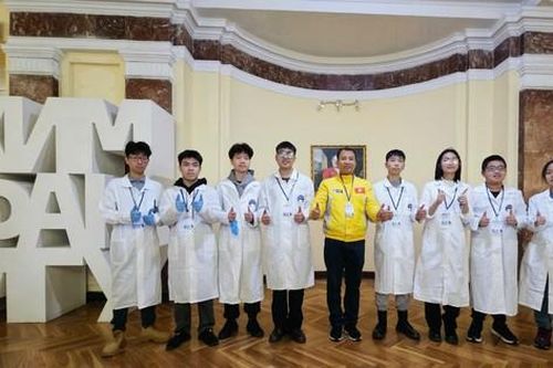 Học sinh lớp 10 giành Huy chương Vàng Olympic Dự án Hóa học Quốc tế