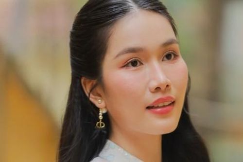 Á hậu Phương Anh: 'Tôi học tiến sĩ là vì chồng'