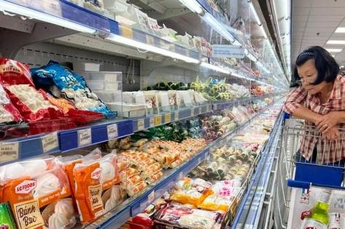 Chợ thưa vắng, nhiều sạp hàng ở TPHCM vẫn còn… nghỉ Tết
