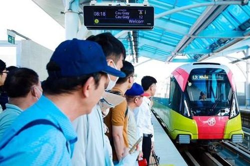 Hơn 7,4 vạn khách đi tàu điện Hà Nội dịp Tết