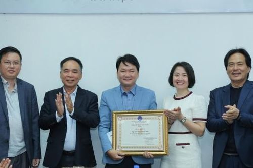 Hội DKVN ghi nhận, khen thưởng những đóng góp tích cực của Tạp chí Năng lượng Mới - PetroTimes