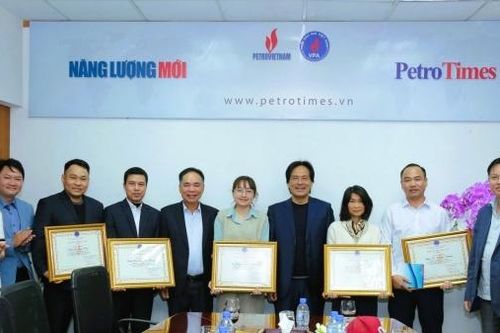 Hội DKVN ghi nhận, khen thưởng những đóng góp tích cực của Tạp chí Năng lượng Mới - PetroTimes