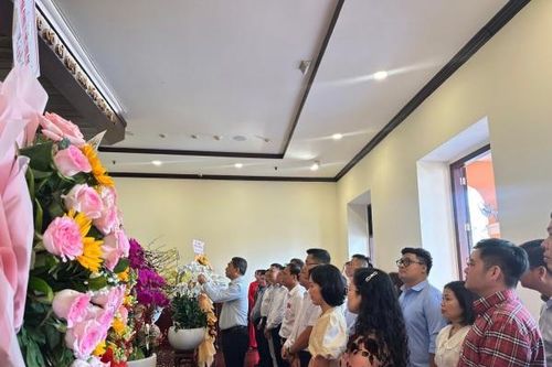 Đảng bộ BIENDONG POC dâng hương tưởng niệm Chủ tịch Hồ Chí Minh