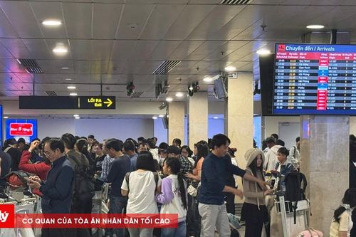 Mùng 6 Tết, khách qua lại sân bay Tân Sơn Nhất vẫn đông đúc