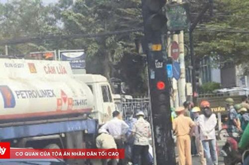 Va chạm với xe bồn, người phụ nữ bị chấn thương nặng