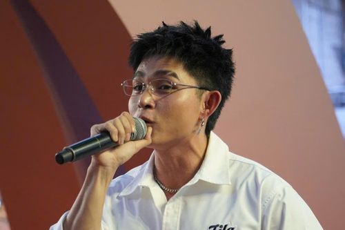 Ca sĩ Jun Phạm bị nhà xuất bản chê vì viết sai chính tả quá nhiều
