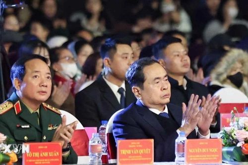 Chủ tịch Quốc hội dự Chương trình nghệ thuật '95 năm - Ánh sáng soi đường'