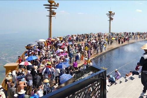 Du lịch tăng trưởng mạnh mẽ với 12,5 triệu lượt khách nội địa dịp Tết Ất Tỵ
