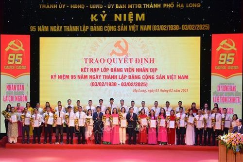Vinh dự 'Lớp Đảng viên 95 năm'