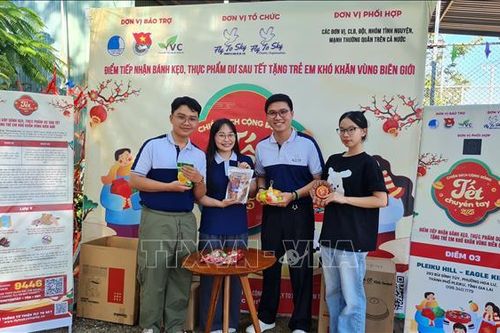 Gửi yêu thương, mang hương vị Tết đến trẻ em vùng biên giới