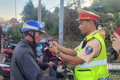 CSGT Bình Phước phát hiện nhiều xe máy che biển số và vi phạm tốc độ trong ngày Tết