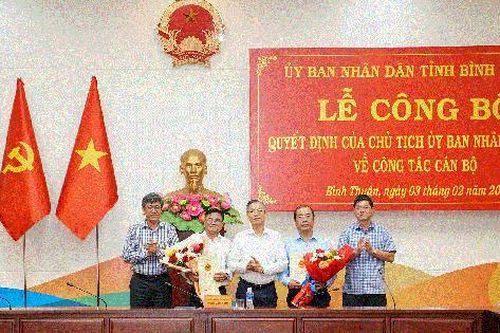 UBND tỉnh Bình Thuận tổ chức Lễ công bố và trao các quyết định về công tác cán bộ
