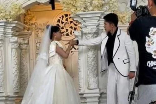 Đang làm lễ cưới thì chú rể phát hiện bị 'cắm sừng' liền song phi đạp ngã cô dâu và đòi hủy hôn