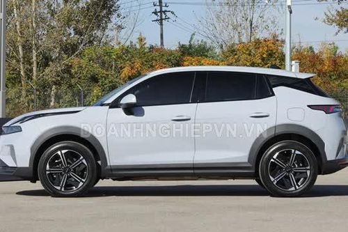 SUV công suất 295 mã lực, tiết kiệm xăng hơn xe máy, giá hơn 330 triệu đồng