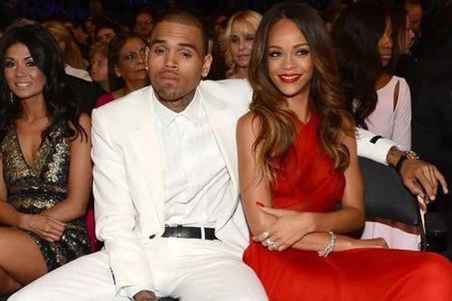 Bạn trai cũ của Rihanna có chiến thắng GRAMMY thứ hai sau 20 năm, dân mạng chỉ trích