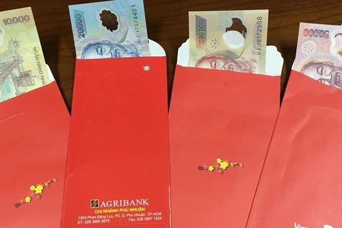 Ngân hàng 'mở hầu bao' lì xì lớn cho khách gửi tiền ngày khai xuân