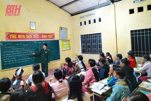 Thầy giáo quân hàm xanh miệt mài 'gieo chữ' nơi biên cương