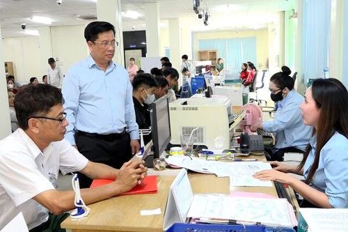 Chủ tịch UBND tỉnh An Giang Hồ Văn Mừng kiểm tra tình hình thực thi công vụ ngày làm việc đầu tiên sau kỳ nghỉ Tết