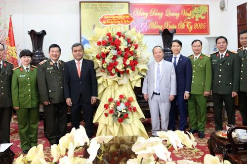 Công an tỉnh, Liên đoàn Lao động tỉnh Gia Lai chúc mừng Tỉnh ủy nhân kỷ niệm 95 năm Ngày thành lập Đảng Cộng sản Việt Nam