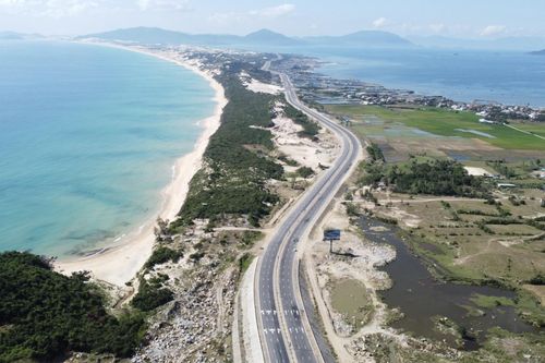Đẩy mạnh thu hút đầu tư vào Vân Phong